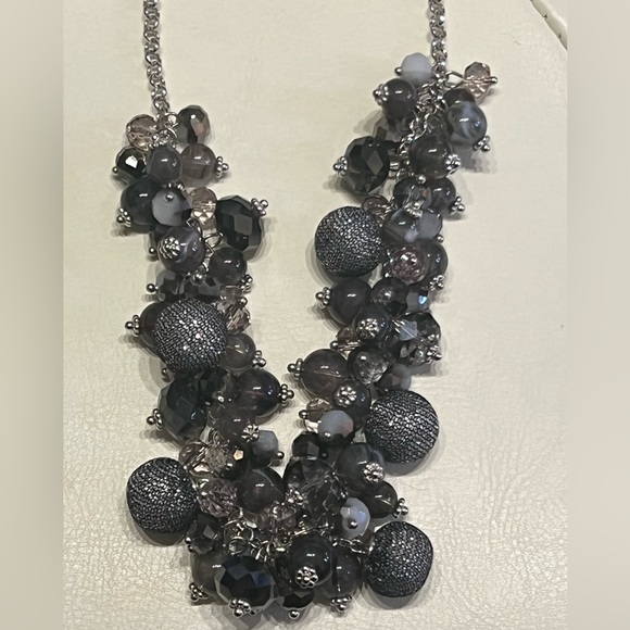 C.I.T.Y Necklace & Earring Set - Picture 2 of 3